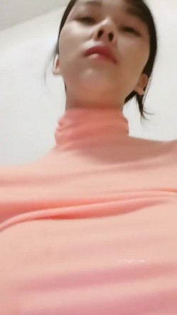 风味十足 极品少妇【小阿姨来了】为生活~在出租屋大秀直播~！强烈推荐，很有味道的小姐姐，完美奶子~！ 截图11