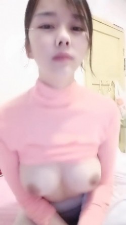风味十足 极品少妇【小阿姨来了】为生活~在出租屋大秀直播~！强烈推荐，很有味道的小姐姐，完美奶子~！ 截图12