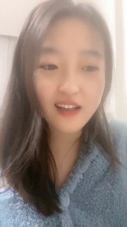 文静甜美大奶妹妹！笑起来很甜！收费房给大家秀一波，肉肉身材揉捏柰子，张开双腿震动棒抽插，多毛肥穴 截图1