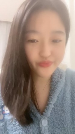 文静甜美大奶妹妹！笑起来很甜！收费房给大家秀一波，肉肉身材揉捏柰子，张开双腿震动棒抽插，多毛肥穴 截图5