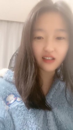 文静甜美大奶妹妹！笑起来很甜！收费房给大家秀一波，肉肉身材揉捏柰子，张开双腿震动棒抽插，多毛肥穴 截图8