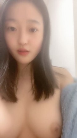 文静甜美大奶妹妹！笑起来很甜！收费房给大家秀一波，肉肉身材揉捏柰子，张开双腿震动棒抽插，多毛肥穴 截图10