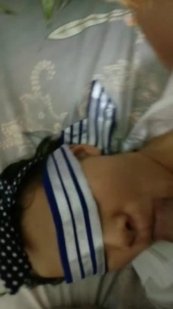 广东96年小护士。男：掰开，让我拍一下你里面，到时候也让你看，掰大一点，再掰大一点，哇哇好清楚，里面好漂亮。精彩对白 截图9