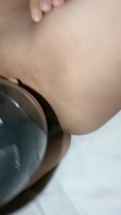 真实自然，广东小夫妻自拍视频泄露，吹风机、电话机自慰，巨无霸伺候骚逼，表情甚是享受，8V完整版！ (7) 截图3
