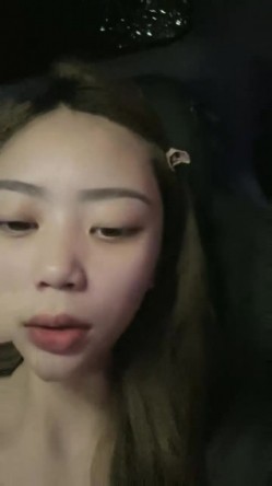 新来的骚货，拜金女，开着特斯拉去车震，【柔柔早点睡】，KTV塞跳蛋，车震，酒店开房一条龙 截图1
