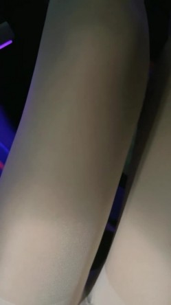 新来的骚货，拜金女，开着特斯拉去车震，【柔柔早点睡】，KTV塞跳蛋，车震，酒店开房一条龙 截图2