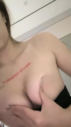 新来的骚货，拜金女，开着特斯拉去车震，【柔柔早点睡】，KTV塞跳蛋，车震，酒店开房一条龙 截图15