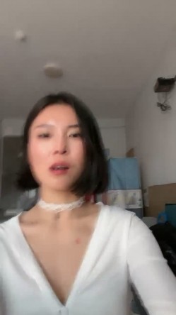 新人，这个小少妇挺有味道，【乌龟追兔子】，独居公寓中，今天阳光不错，窗前发骚，扭动柳腰加上黄瓜伺候，刺激至极 截图2