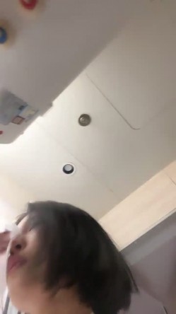 新人，这个小少妇挺有味道，【乌龟追兔子】，独居公寓中，今天阳光不错，窗前发骚，扭动柳腰加上黄瓜伺候，刺激至极 截图3