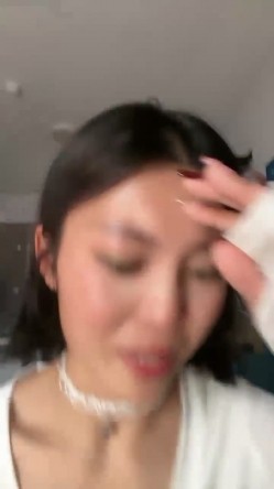 新人，这个小少妇挺有味道，【乌龟追兔子】，独居公寓中，今天阳光不错，窗前发骚，扭动柳腰加上黄瓜伺候，刺激至极 截图4