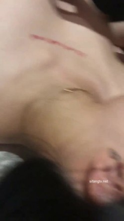 高颜值校花级大学生 露脸做爱啪啪，轻轻一操就哼哼唧唧的 被操的骚叫不停 声音动听，年纪轻轻如此反差 截图4