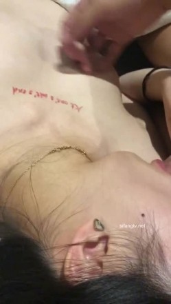高颜值校花级大学生 露脸做爱啪啪，轻轻一操就哼哼唧唧的 被操的骚叫不停 声音动听，年纪轻轻如此反差 截图7