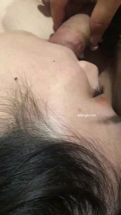 高颜值校花级大学生 露脸做爱啪啪，轻轻一操就哼哼唧唧的 被操的骚叫不停 声音动听，年纪轻轻如此反差 截图15