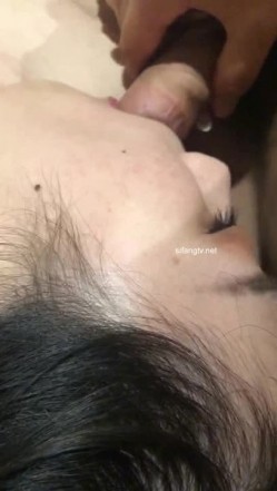 高颜值校花级大学生 露脸做爱啪啪，轻轻一操就哼哼唧唧的 被操的骚叫不停 声音动听，年纪轻轻如此反差 截图16