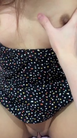 少妇在家骚逼被抠的淫水直流 爽叫不停 再无套输出 爽歪歪 截图1