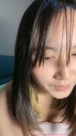 邻家小妹，19岁，颜值相当不错，【不是甜妹好烦啊】，表面是乖乖女，实际上很饥渴 深喉吃鸡被操 截图3