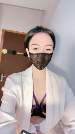 一字马女神，【文科老师】，大长腿魔鬼身材，舞蹈专业出身，高冷美女当面撒尿给你看，噼叉看逼，独此一家 截图2