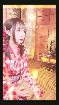 【超美高端 ️罕见露脸露点】极品Cos爆机少女『喵小吉』年终新作《灼灼其华》桃之夭夭 蜜桃美穴 超清4K原档无水印 截图1