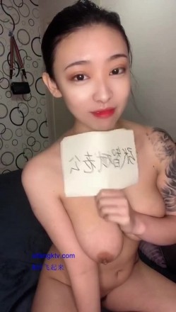 《最新震撼稀缺流出》青春无敌举牌圈抖音高颜巨乳写字女神Last反差定制，揉奶紫薇毫无保留，穿衣与不穿衣的区别 截图4