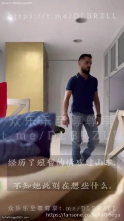 推特欲外人妻绿帽媚黑淫娃「索菲亚」淫人妻之《送外卖的是外卖》女神被胶带绑在沙发上，下体插着大型震动玩具，外卖员进门… 截图8