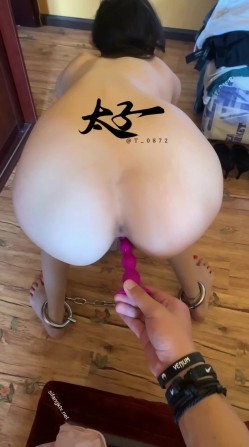 【重磅核弹】超高颜值车模女神【太子妃】SM调教露出啪啪 截图3