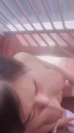 调教骚逼母狗，木板打胸，有点狠了，啪啪响声，快要哭了好委屈！ 截图11