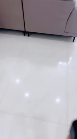 家中见小嫂子骚气十足，忍不住强上，脱掉裤子掏出鸡巴插入骚穴，狂操几下就老实了！ 截图3