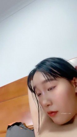 新人！正宗女神！奶子超大~【小萱阿】骚舞~扣穴！撸到脚软！~这对纯天然大车灯，闪瞎了双眼 截图11