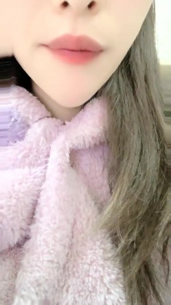 奶油草莓可爱多 核弹！校花女神【葡萄皮】宿舍大秀~这身材绝了~喷血强推~美妙尤物 截图1