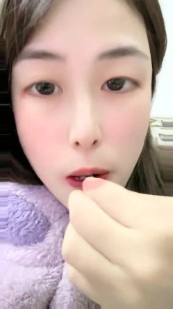 奶油草莓可爱多 核弹！校花女神【葡萄皮】宿舍大秀~这身材绝了~喷血强推~美妙尤物 截图4