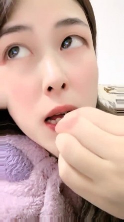 奶油草莓可爱多 核弹！校花女神【葡萄皮】宿舍大秀~这身材绝了~喷血强推~美妙尤物 截图6