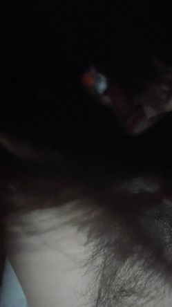 大晚上和帅哥男友到野外车震，用湿巾擦拭尿道口然后打飞机撸硬，卖力深喉女上啪啪后入打桩口爆到嘴里 截图5