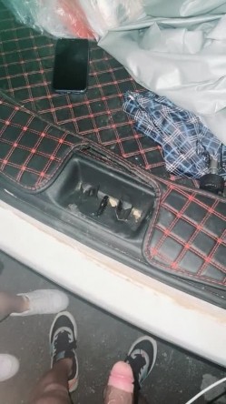 大晚上和帅哥男友到野外车震，用湿巾擦拭尿道口然后打飞机撸硬，卖力深喉女上啪啪后入打桩口爆到嘴里 截图12