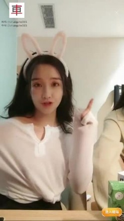 极品高颜冷艳御姐，反差小妈感女主播「金刚护撸娃」「小奶猫」密码房激情淫语撩骚，和姐妹下海大秀，互舔互口假鸡巴互插 截图2