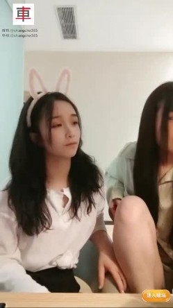 极品高颜冷艳御姐，反差小妈感女主播「金刚护撸娃」「小奶猫」密码房激情淫语撩骚，和姐妹下海大秀，互舔互口假鸡巴互插 截图3