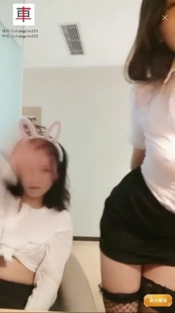 极品高颜冷艳御姐，反差小妈感女主播「金刚护撸娃」「小奶猫」密码房激情淫语撩骚，和姐妹下海大秀，互舔互口假鸡巴互插 截图8