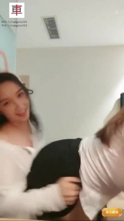 极品高颜冷艳御姐，反差小妈感女主播「金刚护撸娃」「小奶猫」密码房激情淫语撩骚，和姐妹下海大秀，互舔互口假鸡巴互插 截图9