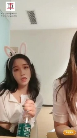极品高颜冷艳御姐，反差小妈感女主播「金刚护撸娃」「小奶猫」密码房激情淫语撩骚，和姐妹下海大秀，互舔互口假鸡巴互插 截图11
