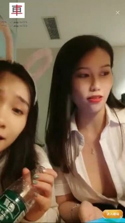 极品高颜冷艳御姐，反差小妈感女主播「金刚护撸娃」「小奶猫」密码房激情淫语撩骚，和姐妹下海大秀，互舔互口假鸡巴互插 截图12