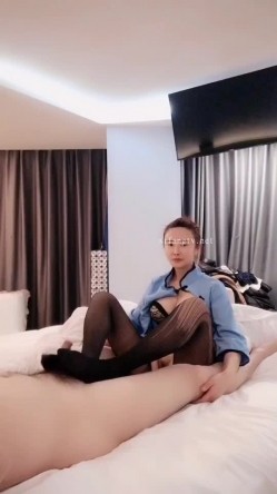 半糖主播【全国女神】极品巨乳丰满车模，这颜值太顶了，全身肉肉都长对了地方，自慰操逼生活淫语不断诱惑 福利128V！ 截图3