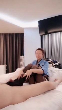 半糖主播【全国女神】极品巨乳丰满车模，这颜值太顶了，全身肉肉都长对了地方，自慰操逼生活淫语不断诱惑 福利128V！ 截图9