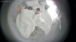 酒店情趣圆床偷拍 ️夫妻带孩子开房孩子睡着后开始激情干炮 截图2