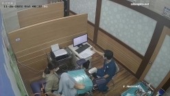 黑客破解医院摄像头偷窥妇科诊疗室络绎不绝来做阴道检查的少妇 截图1