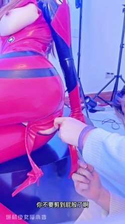 【超美高端 ️罕见露脸露点】极品Cos爆机少女『喵小吉』三月新作《人类补奸计划》性感明日香的使徒榨汁 超清4K原版 截图11