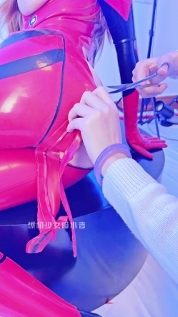 【超美高端 ️罕见露脸露点】极品Cos爆机少女『喵小吉』三月新作《人类补奸计划》性感明日香的使徒榨汁 超清4K原版 截图15