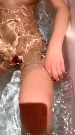 极品翘臀少女，21岁校花新人，双人实战啪啪大秀这颜值这屁股，绝了而且角度都很好超色超刺激，撸管神作 截图12
