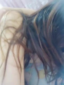 大叔艹婶婶，风骚的老娘们，黑丝口交，怼着大搔穴艹，湿透了这洞口！ 截图5