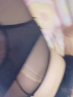 大叔艹婶婶，风骚的老娘们，黑丝口交，怼着大搔穴艹，湿透了这洞口！ 截图8