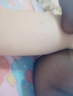 大叔艹婶婶，风骚的老娘们，黑丝口交，怼着大搔穴艹，湿透了这洞口！ 截图10