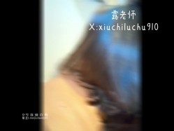 骚婊人妻女教师『露老师』变态的学生穿着丝袜后入老师体内，鸡吧隔着丝袜插进淫水流出的骚逼里 截图7